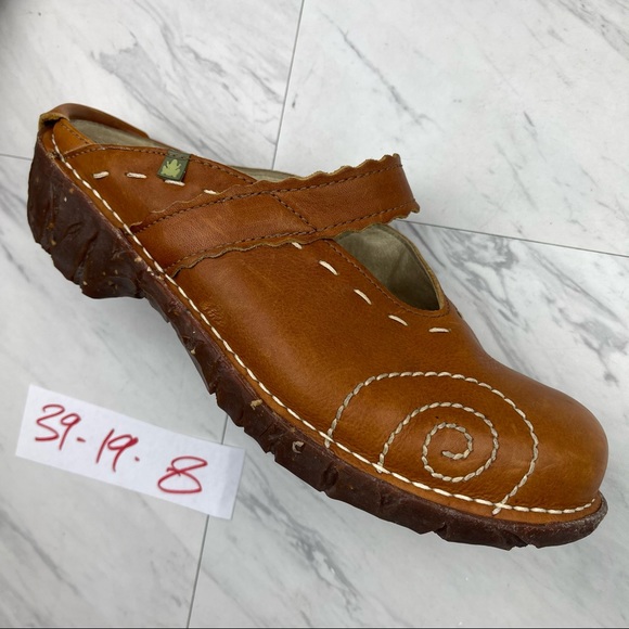 El Naturalista Womens Leather Slipon 